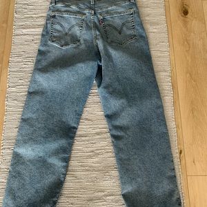 Levi’s Women’s Ribcage Straight Leg Ankle Jeans